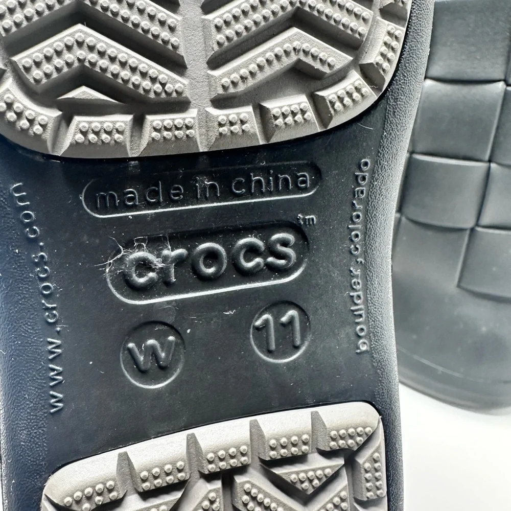CROCS women’s Stylish Black Quilted Boots size 11